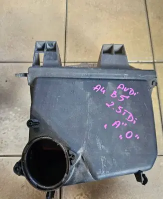 Audi A4 S4 B5 8D Air filter box 4B0133837E
