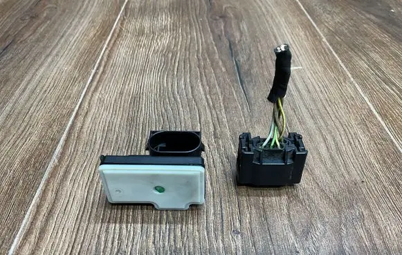 Jaguar F-Pace ABS wheel speed sensor M8E23C190AB