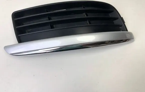 Volkswagen Jetta V Front bumper lower grill 1K0853666J