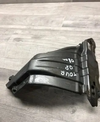 Volkswagen Touran I Fender mounting bracket 1T0821136B