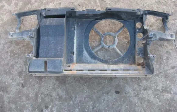 Volkswagen Golf III Radiator cooling fan shroud 1H0805594C