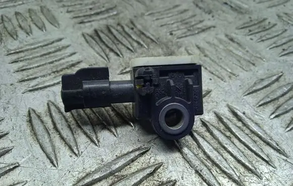 Mercedes-Benz ML W166 Airbag deployment crash/impact sensor A1668210151