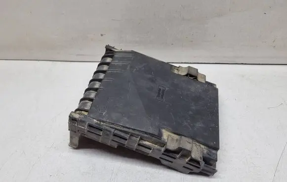 Volkswagen PASSAT B6 Fuse box cover 1K0937132F