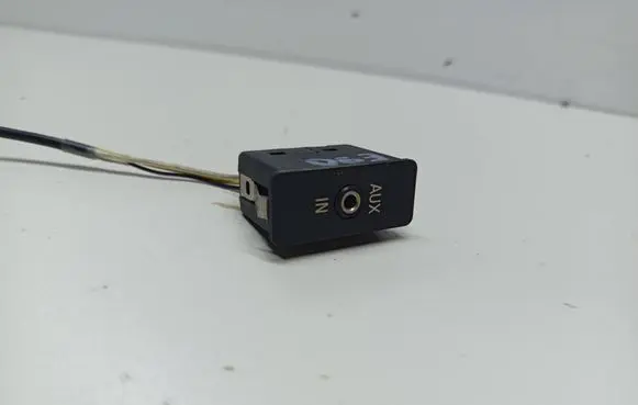 BMW 3 E90 E91 AUX in-socket connector 6930561