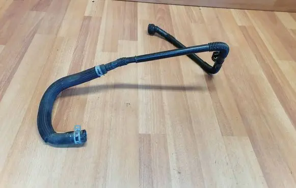 Engine coolant pipe/hose