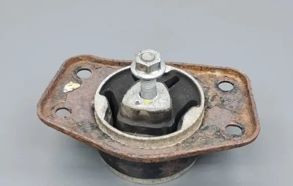 Mitsubishi Colt Gearbox mount MR961611 MR961613