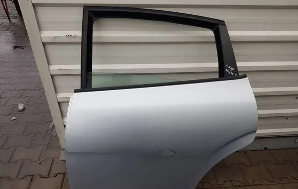 Seat Leon (1P) Rear door 