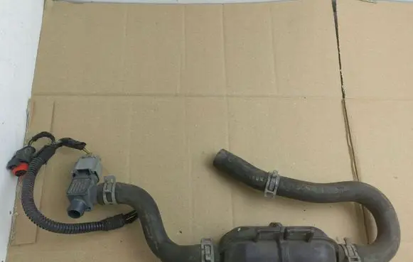 Opel Astra J Vacuum line/pipe/hose 13441223