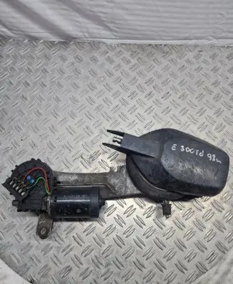 Mercedes-Benz E W210 Wiper motor 0390241429 G58862