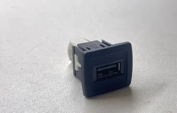 Mercedes-Benz SL R231 USB socket connector A2188200187 U94619