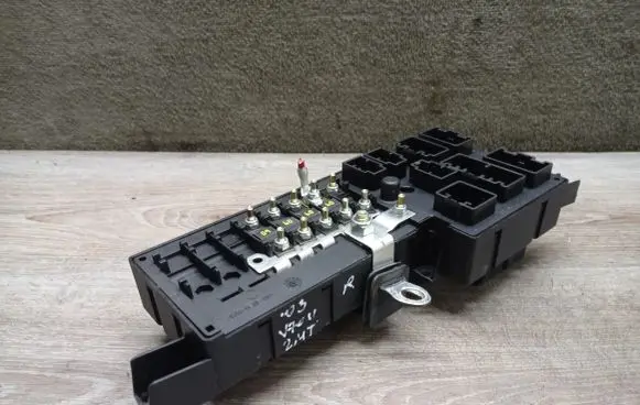 Volvo V70 Fuse module 8678449 518826011