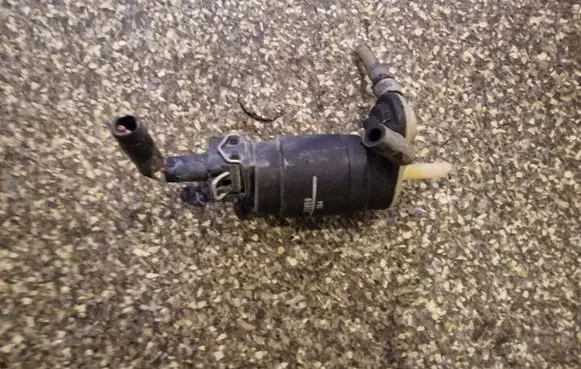 Nissan Primera Windscreen/windshield washer pump