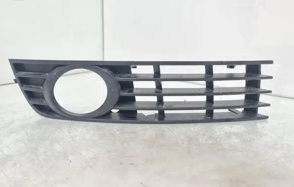 Audi A4 S4 B6 8E 8H Front fog light trim/grill 8E0807682