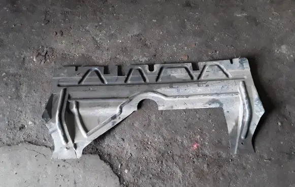 Peugeot 406 Engine splash shield/under tray 9623400880