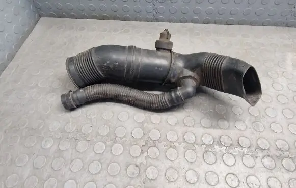 BMW 7 E38 Air intake hose/pipe 2247905