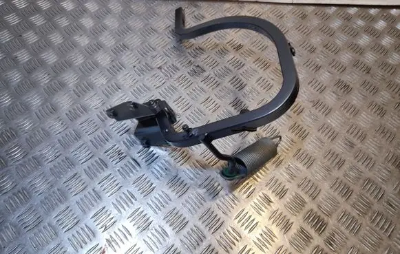 Volkswagen Jetta VI Tailgate/trunk/boot hinge 5C6827302D
