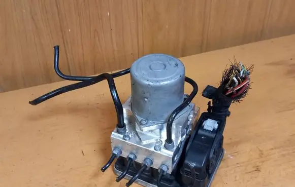 BMW 1 F40 ABS Pump 6876246