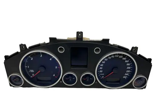 Volkswagen Touareg I Speedometer (instrument cluster) 7L6920870L