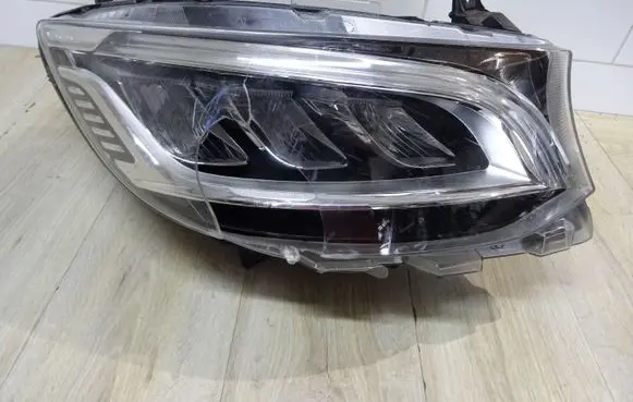 Mercedes-Benz Sprinter W901 W902 W903 W904 Headlight/headlamp A9109067200