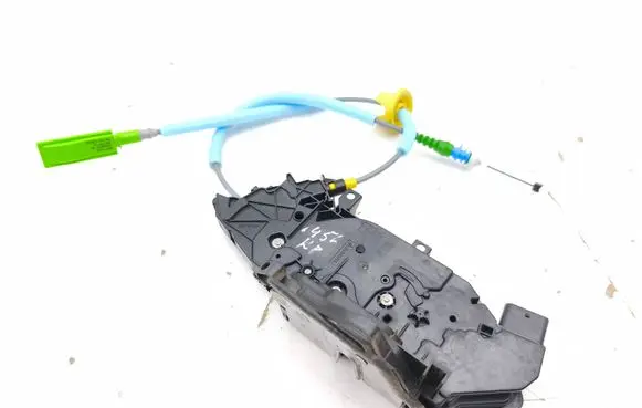 BMW 2 Active Tourer U06 Front door lock VT5121 7956149