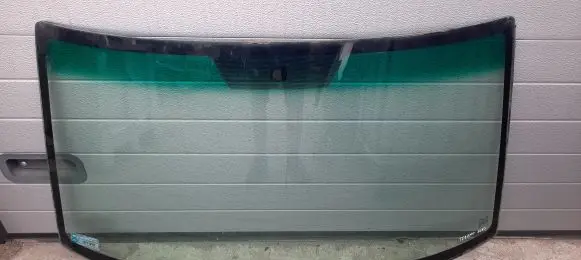 Nissan Terrano Front windscreen/windshield window 