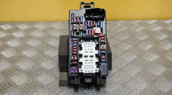 Chevrolet Silverado Fuse box set 84582038 25801727