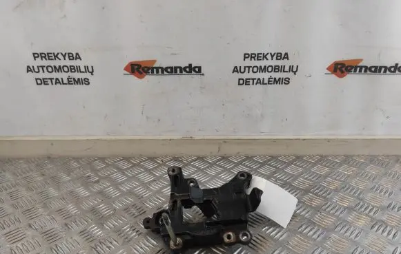 Toyota RAV 4 (XA40) A/C compressor mount bracket 