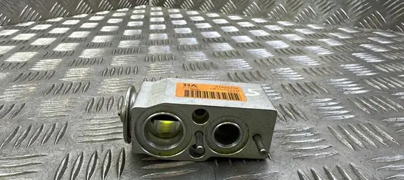 Volvo S90, V90 Air conditioning (A/C) pipe/hose 31404338