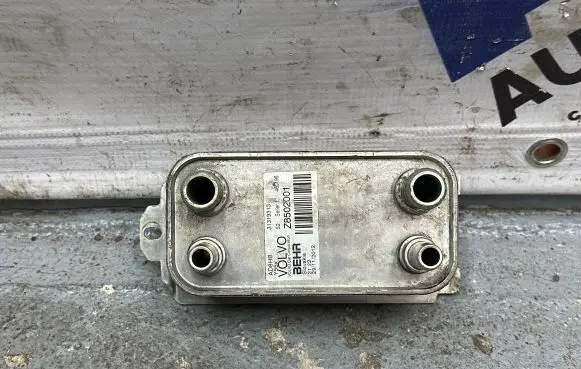 Volvo V40 Engine oil radiator 31319313 460196 Z8502001