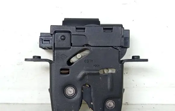 Nissan Primera Tailgate/trunk/boot lock/catch/latch 90502