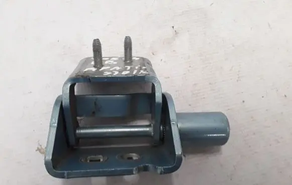 Renault Zoe Rear door lower hinge 824205786R