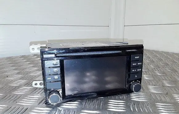 Radio/CD/DVD/GPS head unit