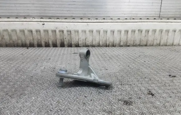 Mercedes-Benz B W245 Front door upper hinge