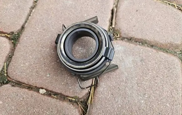 Clutch slave cylinder
