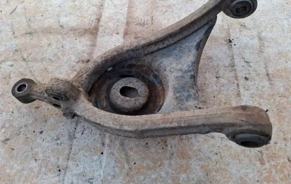 Jaguar XJ X308 Front lower control arm/wishbone CBC7277