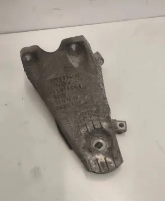 BMW 5 E60 E61 Engine mounting bracket 6770634