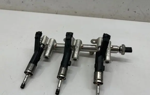 Opel Astra L Fuel injectors set 9811353880