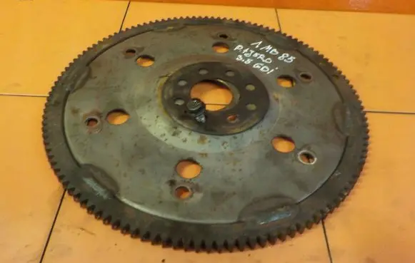 Mitsubishi Pajero Flywheel 1MB85