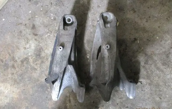Volkswagen Transporter - Caravelle T6 Engine mounting bracket VW7E0199370H
