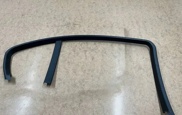 BMW 3 E46 Rear side glass trim 51348222413 8222413