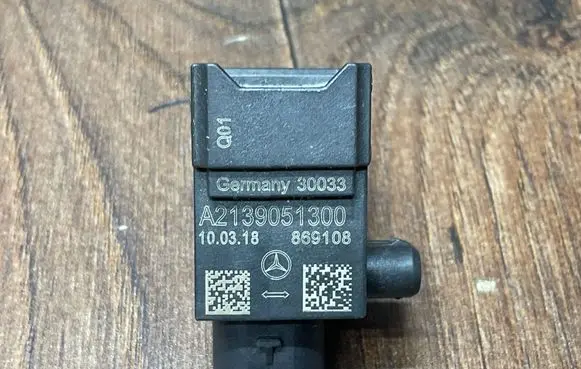 Mercedes-Benz E W213 Airbag deployment crash/impact sensor A2139051300
