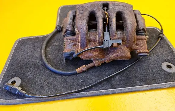 Mercedes-Benz Vito Viano W447 Front brake caliper