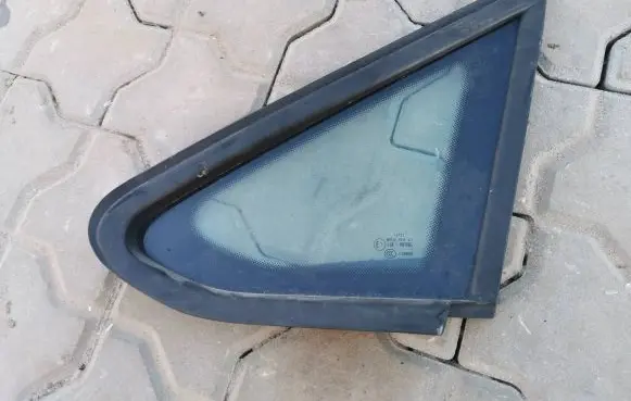 Volkswagen Sharan Front triangle window/glass 7N0845411B