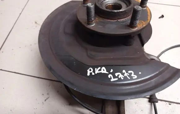 Nissan Qashqai Front wheel hub spindle knuckle
