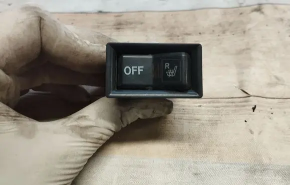 Toyota Avensis T220 Seat heating switch