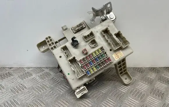 Toyota Land Cruiser (J120) Fuse module 8198050030