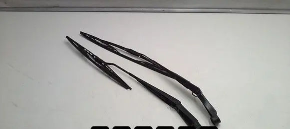 Rear wiper blade arm