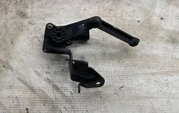 BMW X2 F39 Air suspension front height level sensor 6872824 6895466 37146895466