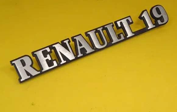 Renault 19 Manufacturers badge/model letters 