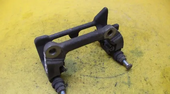 Audi A6 C7 Brake caliper pad carrier rear 0822
